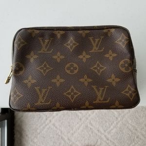 Louis Vuitton Trousse 18